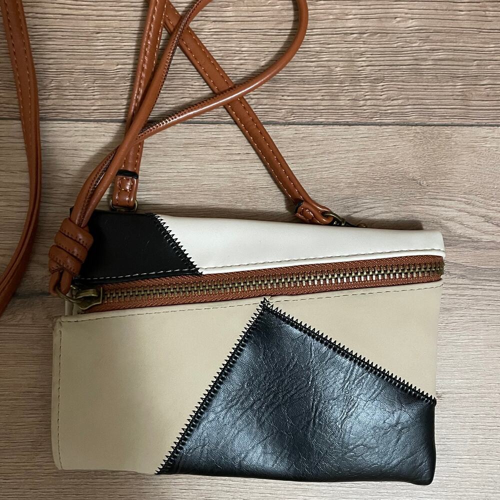 Universal Thread Patch Work Cross Body Purse Wristlet Neutral Colors